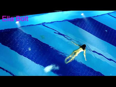 ❤️ എനിക്ക് കാണുന്നത് നിർത്താൻ കഴിയില്ല, ELLA BOLT റിസോർട്ട് പൂളിൽ നഗ്നയായി നീന്തുന്ന യുവ സുന്ദരിയെ പിടികൂടി ❤️❌ വേശ്യകൾ ഞങ്ങളിൽ ❤